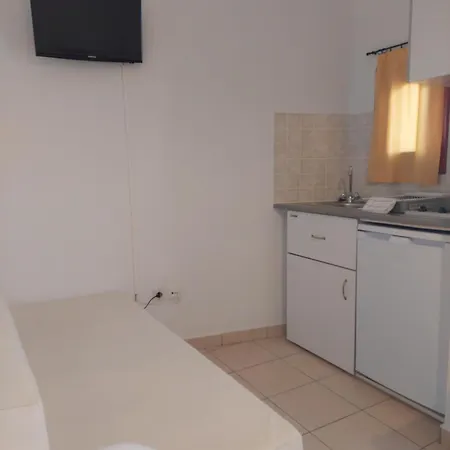 Elisso's Philoxenia Agios Prokopios (Naxos)